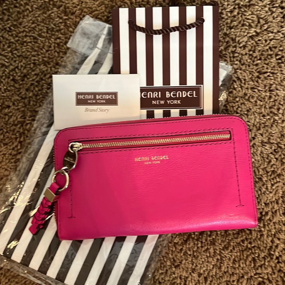 ❌❌SOLD❌❌ Pink Henri Bendel wallet with storage bag and papers